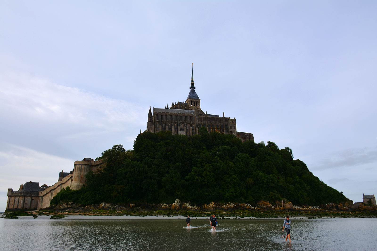 Le Mont-Saint-Michel pendant la traversée de la baie