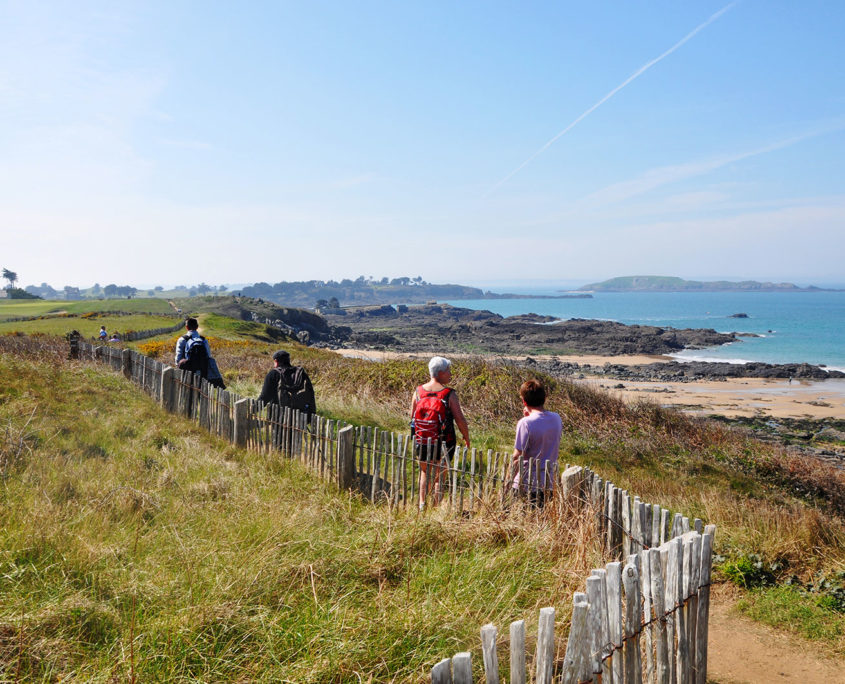 Randonnée sur la côte près de Saint-Malo