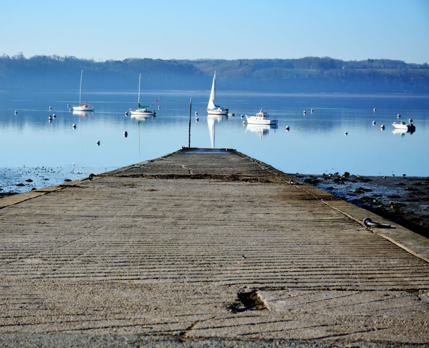 Ponton à bateau sur la Rance