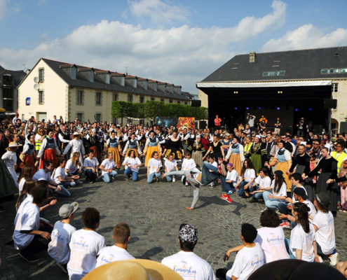 Kemmeskan à Quimper, mélange de hip-hop et de danse traditionnelle bretonne