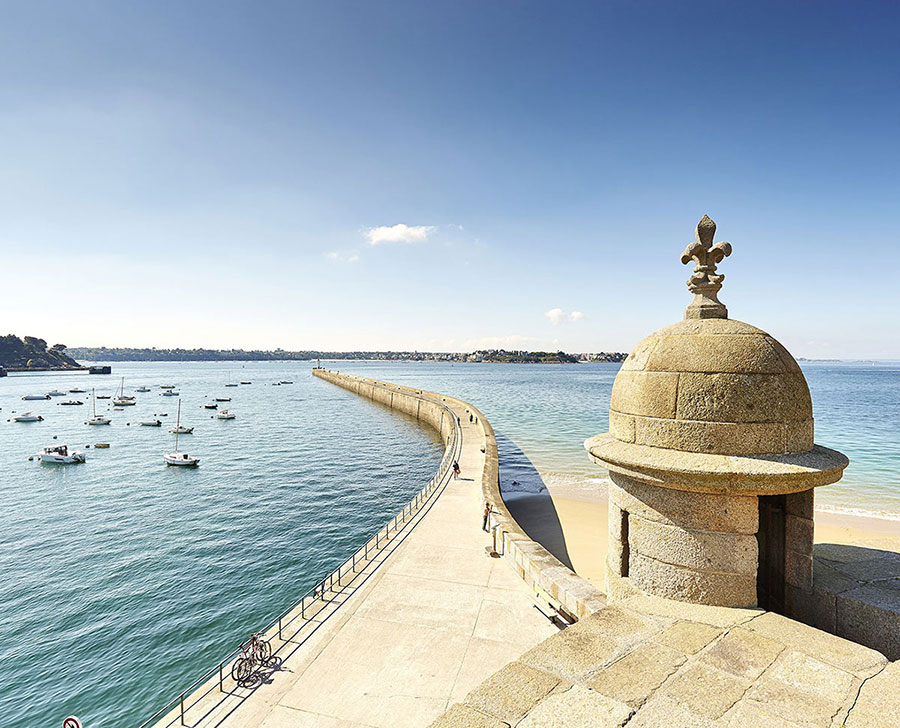 La jetée du grand mole à Saint-Malo