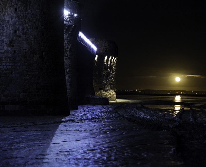 Le Mont-Saint-Michel durant la nuit