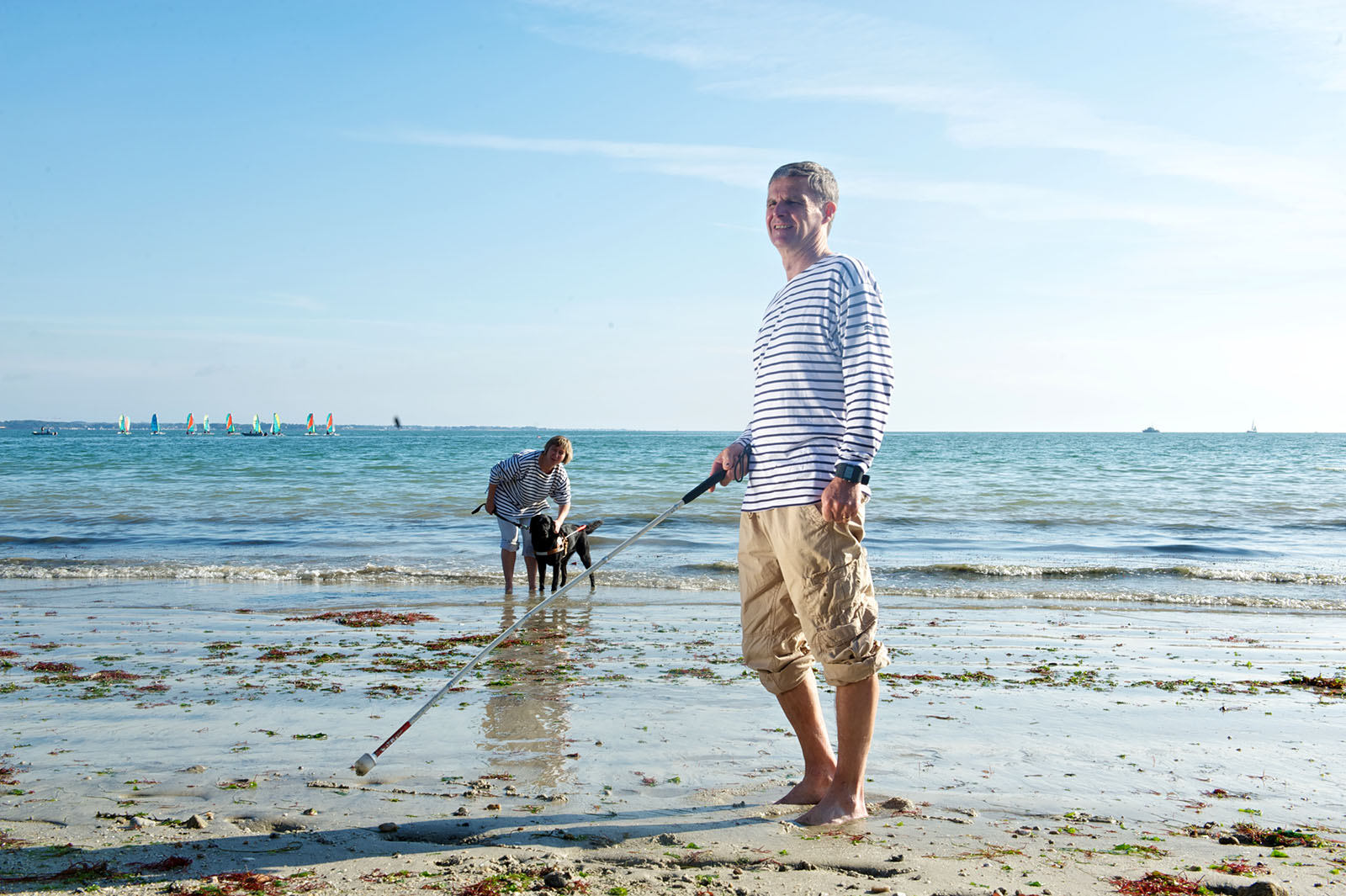 Personnes malvoyantes à la plage