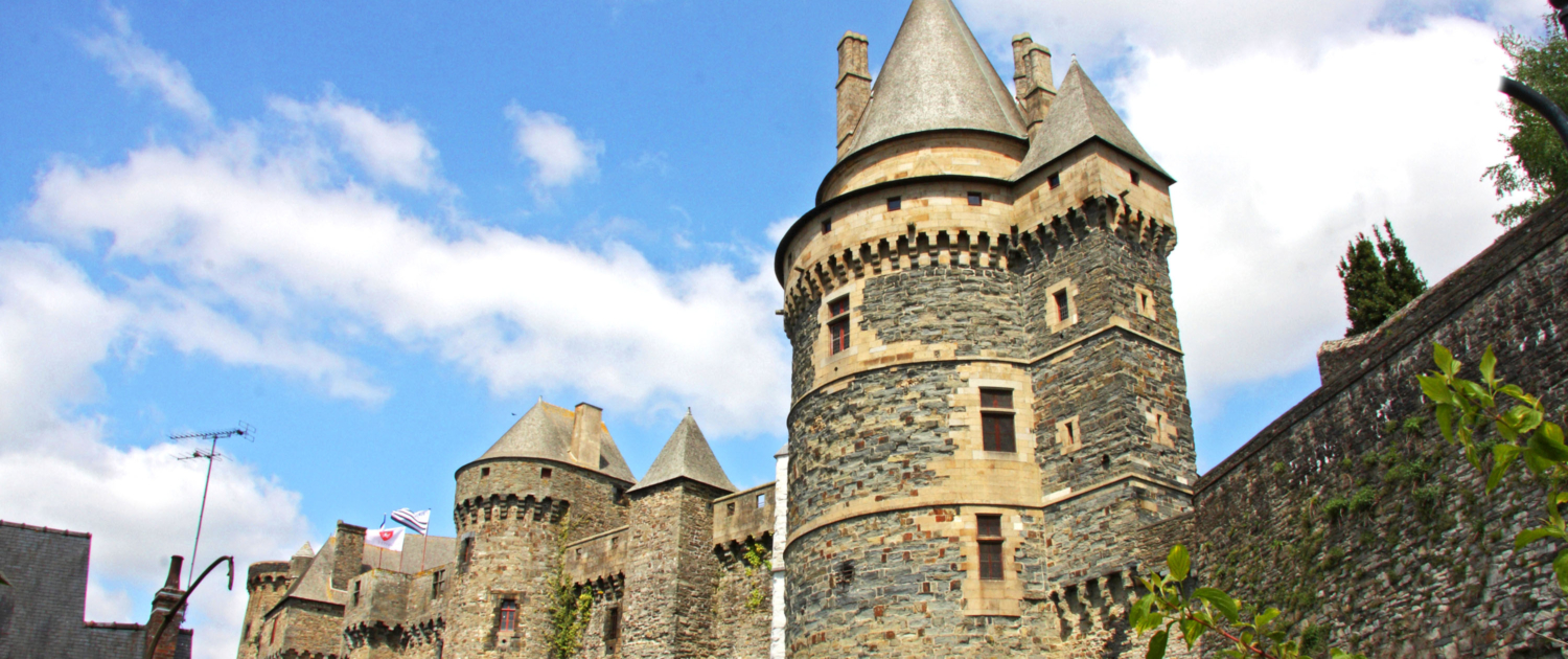 Vue sur le chateau de Vitre.Ville d'Art et d'HistoireCite d'Art.